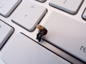 【背中が丸い人】a0001_013471